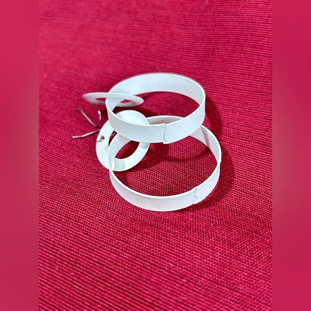Retro White Double Hoop Metal Earrings 70’s 80’s Minimalist Chunky Matte GUC